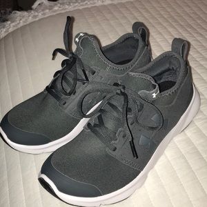 Under Armour tennishoes BRAND NEW size 8